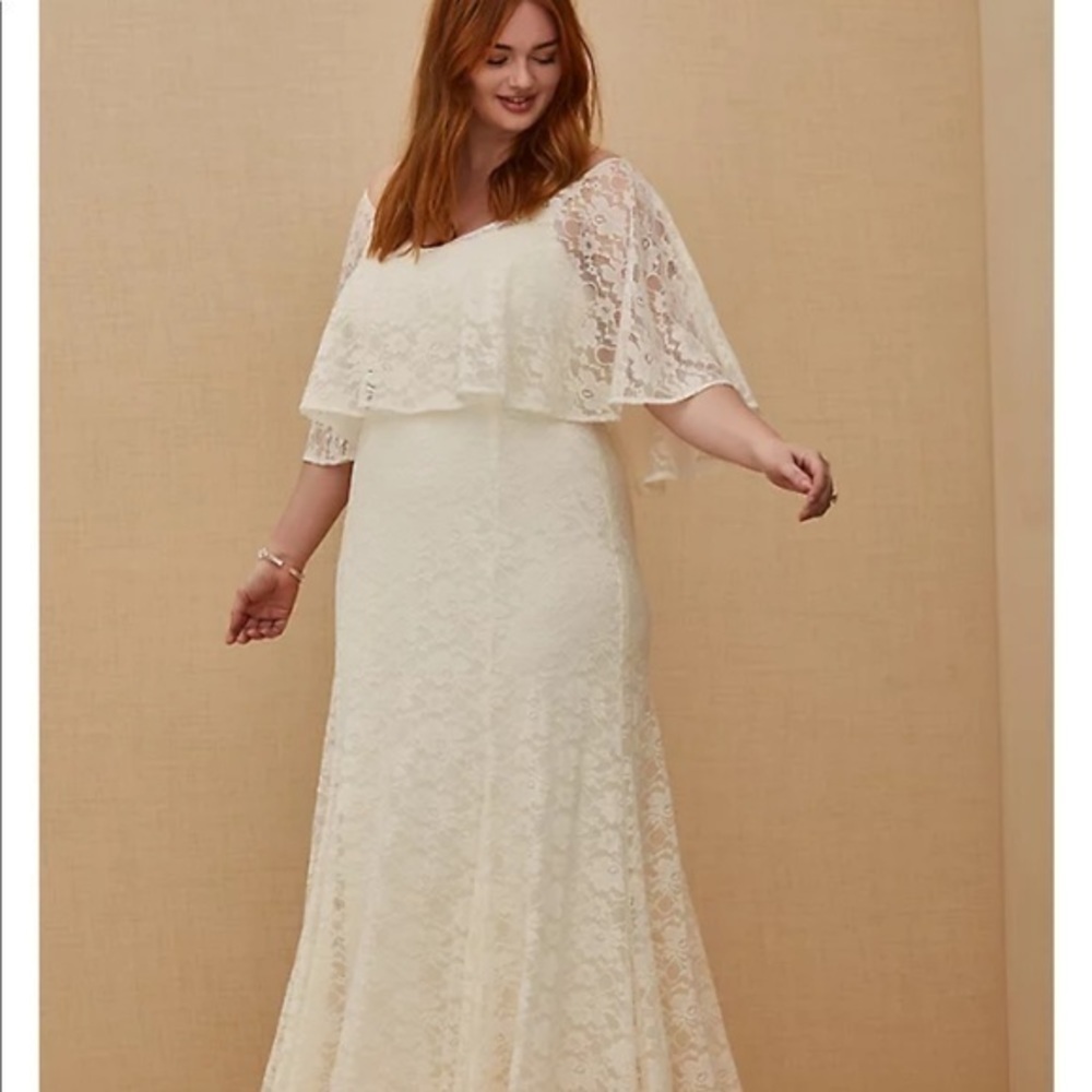 TORRID IVORY LACE CAPELET WEDDING DRESS - Picture 2 of 6